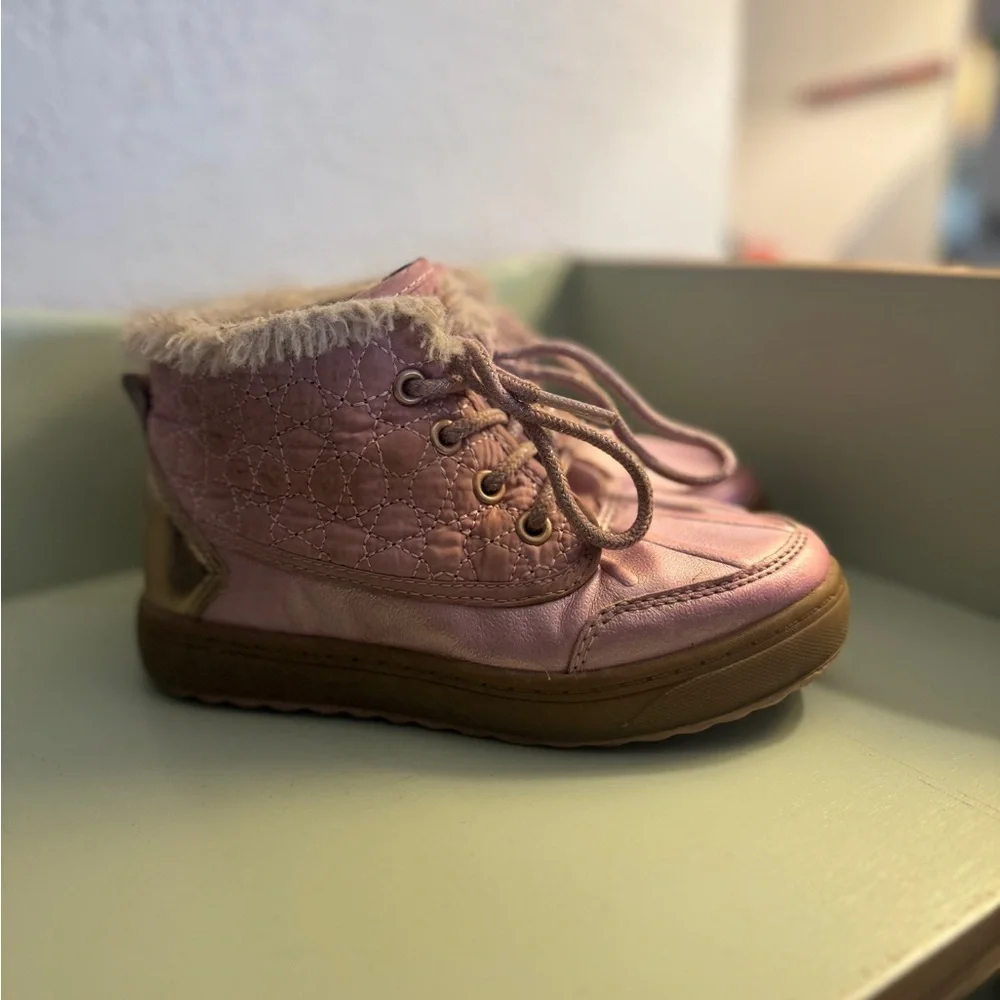 OshKosh B’gosh 🌸 Pink Quilted Faux Fur Boots – Size 11 Little Kid